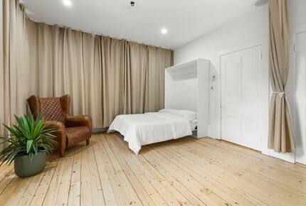 Historic Charm Meets City Comfort - Québec City, Canada