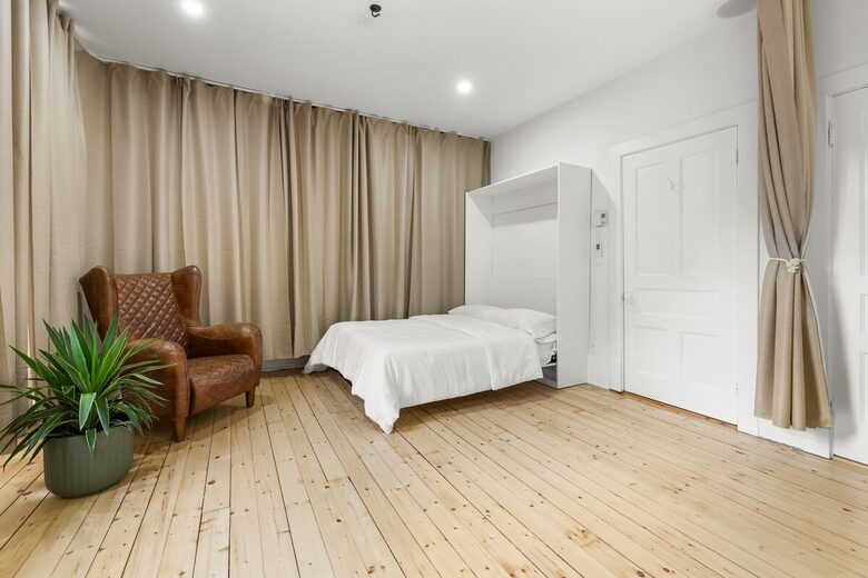 Historic Charm Meets City Comfort - Québec City, Canada