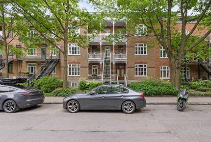 Historic Charm Meets City Comfort - Québec City, Canada