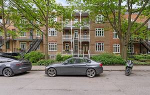 Historic Charm Meets City Comfort - Québec City, Canada