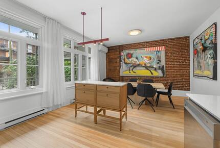 Historic Charm Meets City Comfort - Québec City, Canada