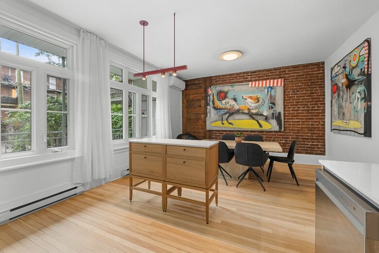 Historic Charm Meets City Comfort - Québec City, Canada