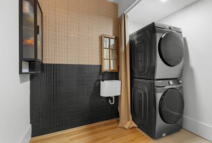 Historic Charm Meets City Comfort - Québec City, Canada