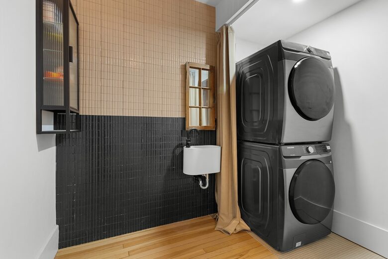 Historic Charm Meets City Comfort - Québec City, Canada