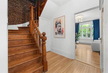 Historic Charm Meets City Comfort - Québec City, Canada