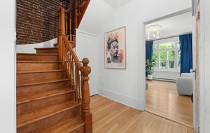 Historic Charm Meets City Comfort - Québec City, Canada