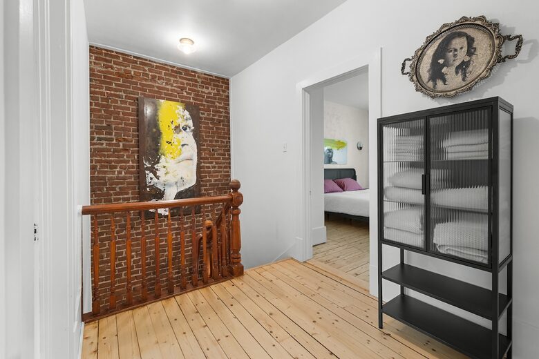 Historic Charm Meets City Comfort - Québec City, Canada