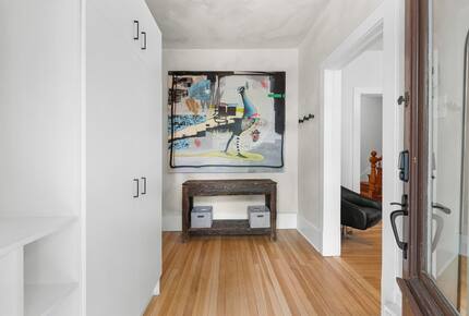 Historic Charm Meets City Comfort - Québec City, Canada