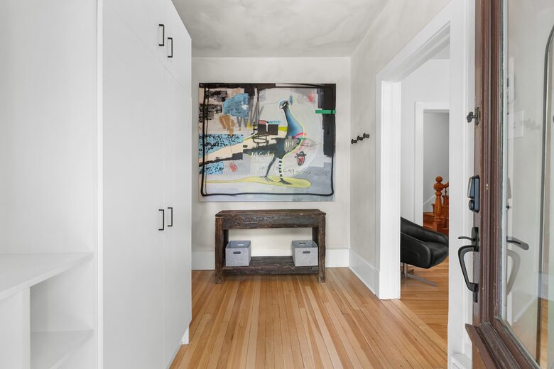 Historic Charm Meets City Comfort - Québec City, Canada