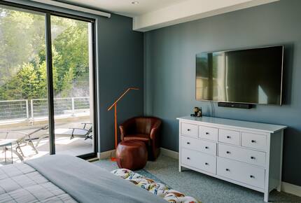 The Nest: Elegant Penthouse at TC Commons - Traverse City, Michigan