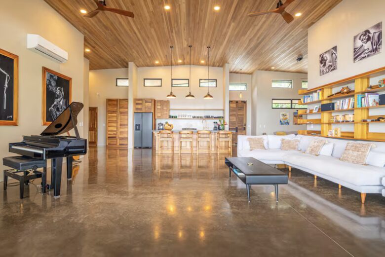 Musicians Paradise with Outrageous Ocean and Mountain Views - Ojochal, Costa Rica