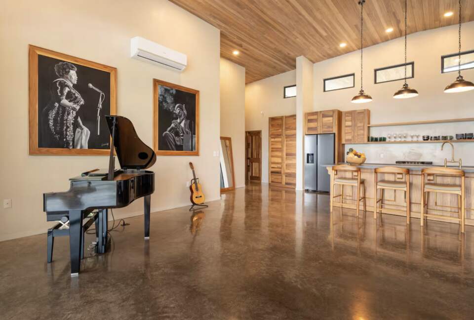 Musicians Paradise with Outrageous Ocean and Mountain Views - Ojochal, Costa Rica