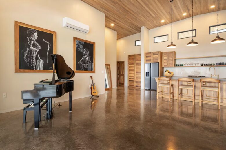 Musicians Paradise with Outrageous Ocean and Mountain Views - Ojochal, Costa Rica