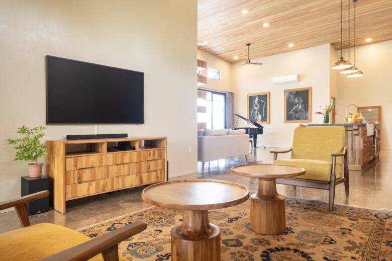 Musicians Paradise with Outrageous Ocean and Mountain Views - Ojochal, Costa Rica