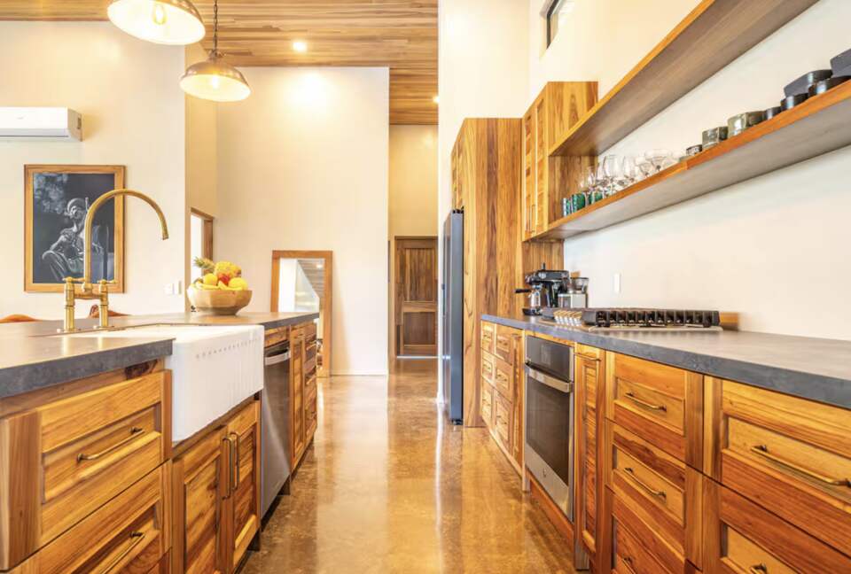 Musicians Paradise with Outrageous Ocean and Mountain Views - Ojochal, Costa Rica