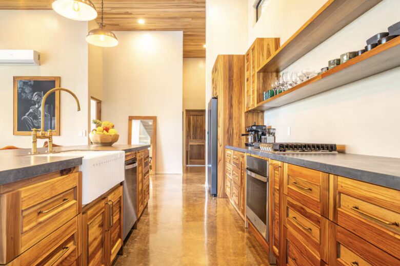 Musicians Paradise with Outrageous Ocean and Mountain Views - Ojochal, Costa Rica