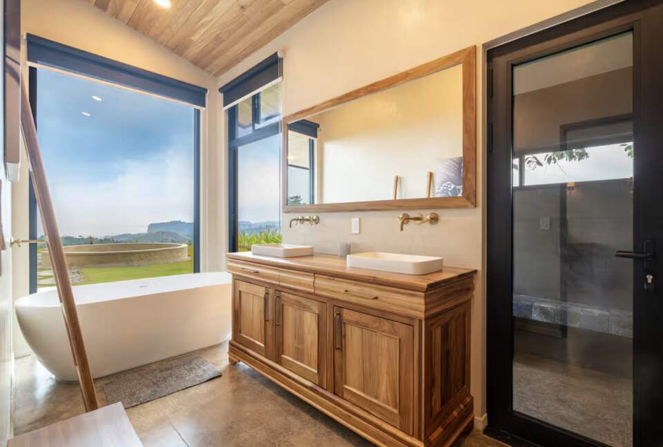 Musicians Paradise with Outrageous Ocean and Mountain Views - Ojochal, Costa Rica