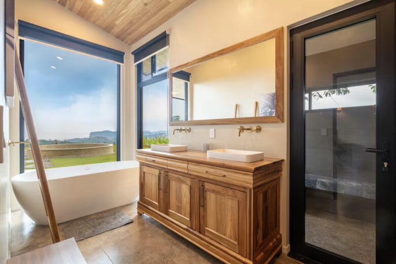 Musicians Paradise with Outrageous Ocean and Mountain Views - Ojochal, Costa Rica