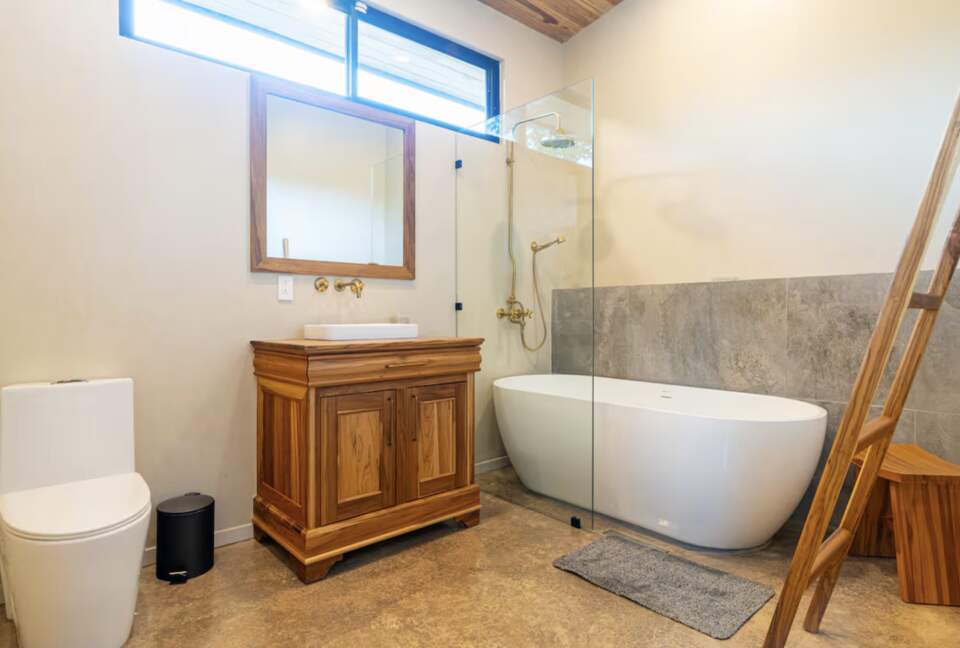 Musicians Paradise with Outrageous Ocean and Mountain Views - Ojochal, Costa Rica