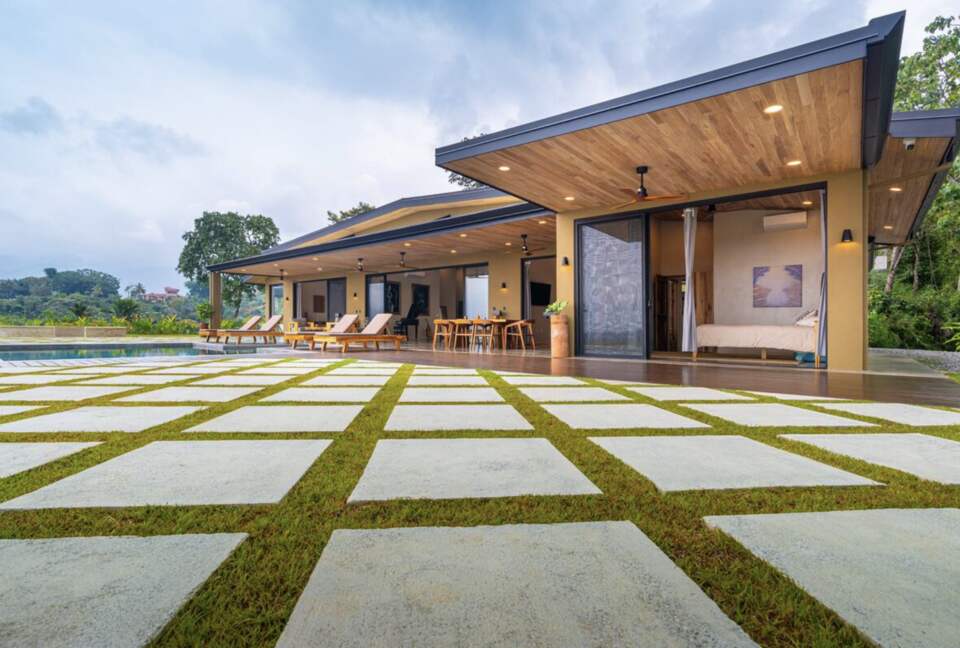 Musicians Paradise with Outrageous Ocean and Mountain Views - Ojochal, Costa Rica