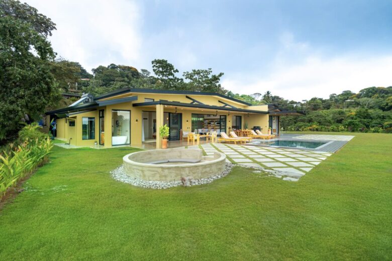 Musicians Paradise with Outrageous Ocean and Mountain Views - Ojochal, Costa Rica