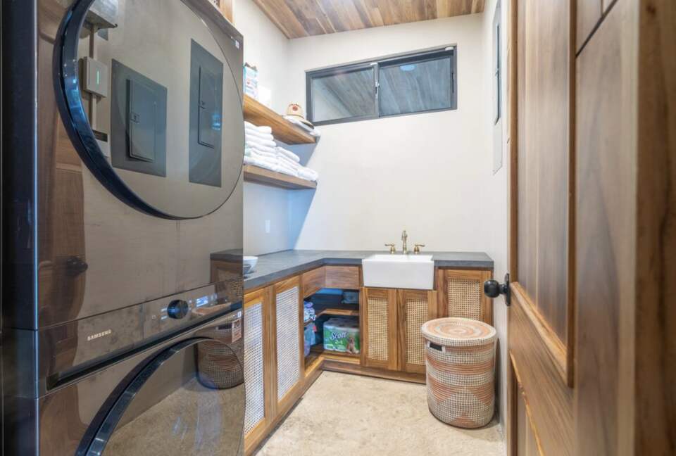 Musicians Paradise with Outrageous Ocean and Mountain Views - Ojochal, Costa Rica