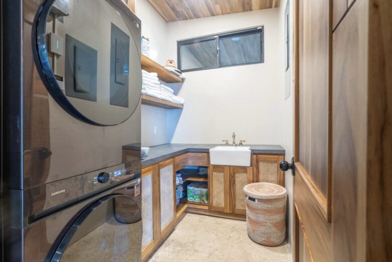 Musicians Paradise with Outrageous Ocean and Mountain Views - Ojochal, Costa Rica