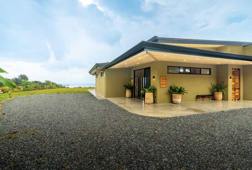 Musicians Paradise with Outrageous Ocean and Mountain Views - Ojochal, Costa Rica