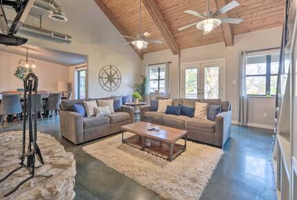 Cozy Hill Country Haven on the Water - Kingsland, Texas