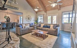 Cozy Hill Country Haven on the Water - Kingsland, Texas