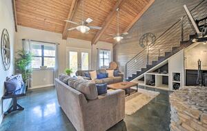 Cozy Hill Country Haven on the Water - Kingsland, Texas