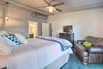 Cozy Hill Country Haven on the Water - Kingsland, Texas