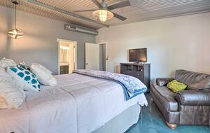 Cozy Hill Country Haven on the Water - Kingsland, Texas