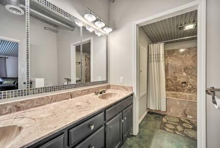 Cozy Hill Country Haven on the Water - Kingsland, Texas