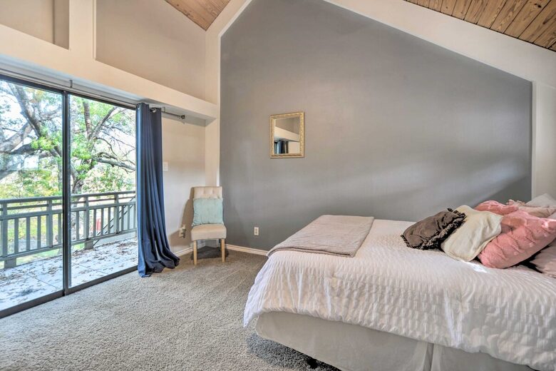 Cozy Hill Country Haven on the Water - Kingsland, Texas