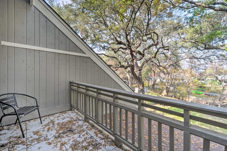 Cozy Hill Country Haven on the Water - Kingsland, Texas