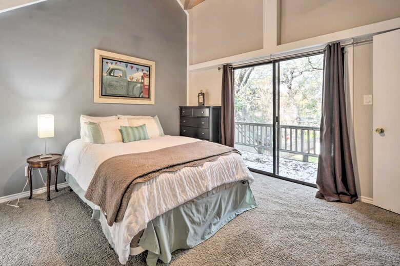 Cozy Hill Country Haven on the Water - Kingsland, Texas