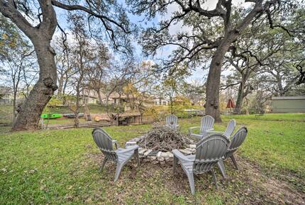Cozy Hill Country Haven on the Water - Kingsland, Texas
