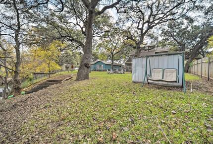 Cozy Hill Country Haven on the Water - Kingsland, Texas