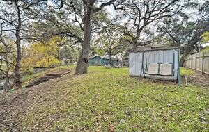 Cozy Hill Country Haven on the Water - Kingsland, Texas