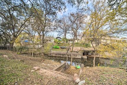 Cozy Hill Country Haven on the Water - Kingsland, Texas
