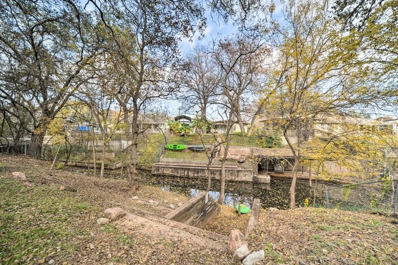 Cozy Hill Country Haven on the Water - Kingsland, Texas