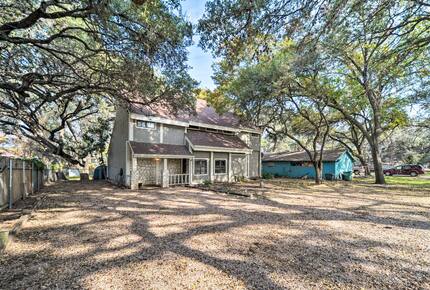 Cozy Hill Country Haven on the Water - Kingsland, Texas