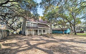 Cozy Hill Country Haven on the Water - Kingsland, Texas