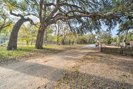 Cozy Hill Country Haven on the Water - Kingsland, Texas