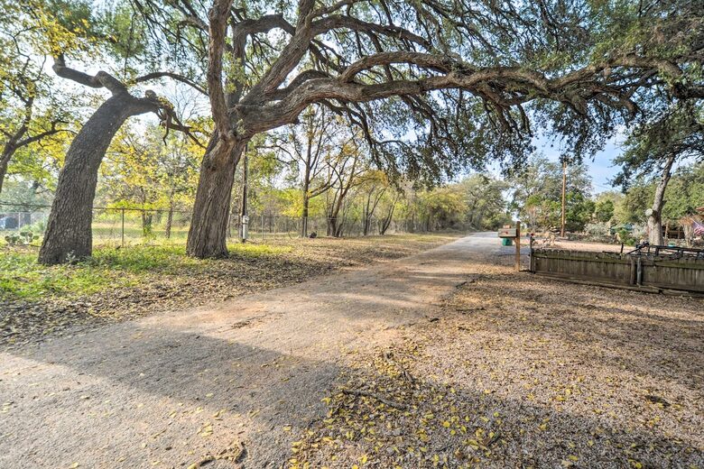 Cozy Hill Country Haven on the Water - Kingsland, Texas