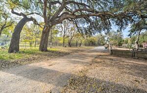 Cozy Hill Country Haven on the Water - Kingsland, Texas