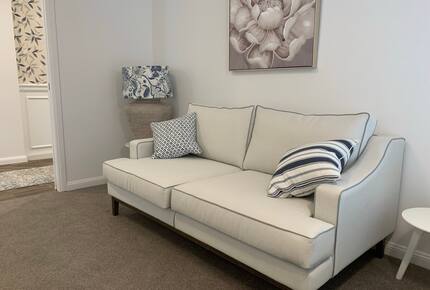 Elegant Bowral Retreat with Mountain Views - Bowral, Australia