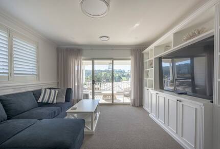 Elegant Bowral Retreat with Mountain Views - Bowral, Australia