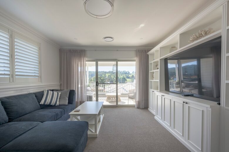 Elegant Bowral Retreat with Mountain Views - Bowral, Australia